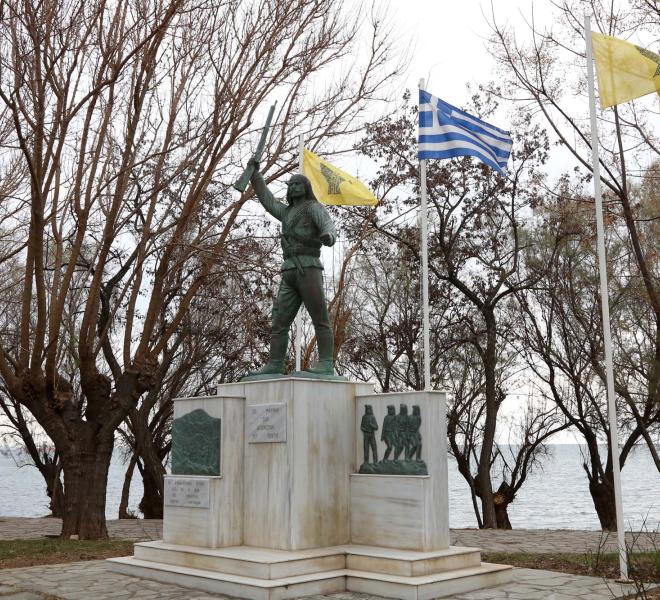 Alexandroupoli beach walk - lighthouse - museums  5