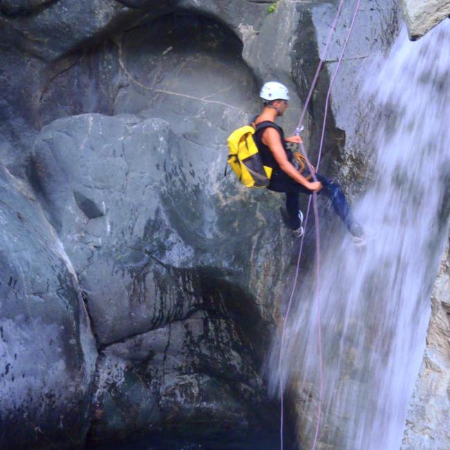 Canyoning in Vathres